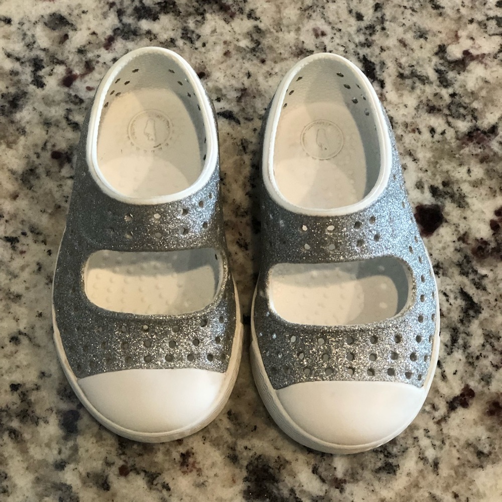 EUC Silver Glitter Natives